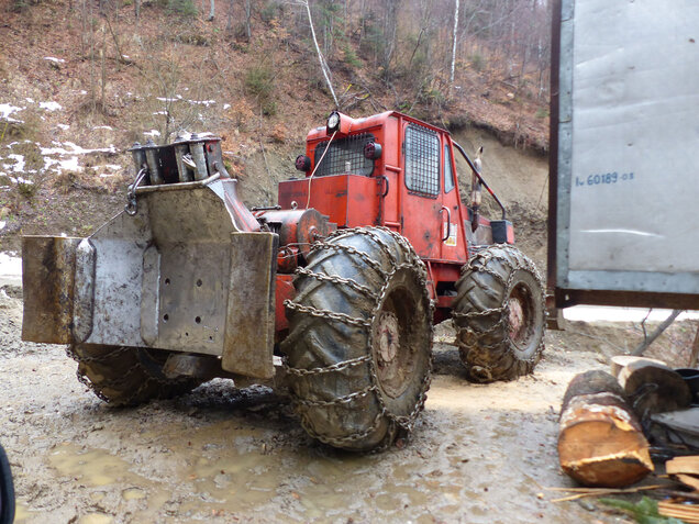 Waldarbeitermaschine in Rumänien (Foto Hans D. Knapp)