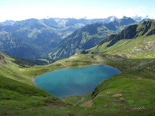 Alpensee Engeratsgundsee im Projekt Gewässerökologisches Klimafolgenmonitoring an Seen. (Foto: LfU Bayern)
