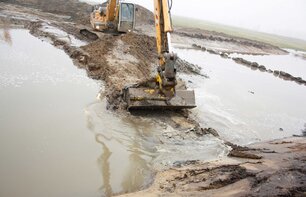 Baggermaßnahmen zur Prielöffnung am 26.11.2019. (Foto: Katharina Burmeister, WWF)